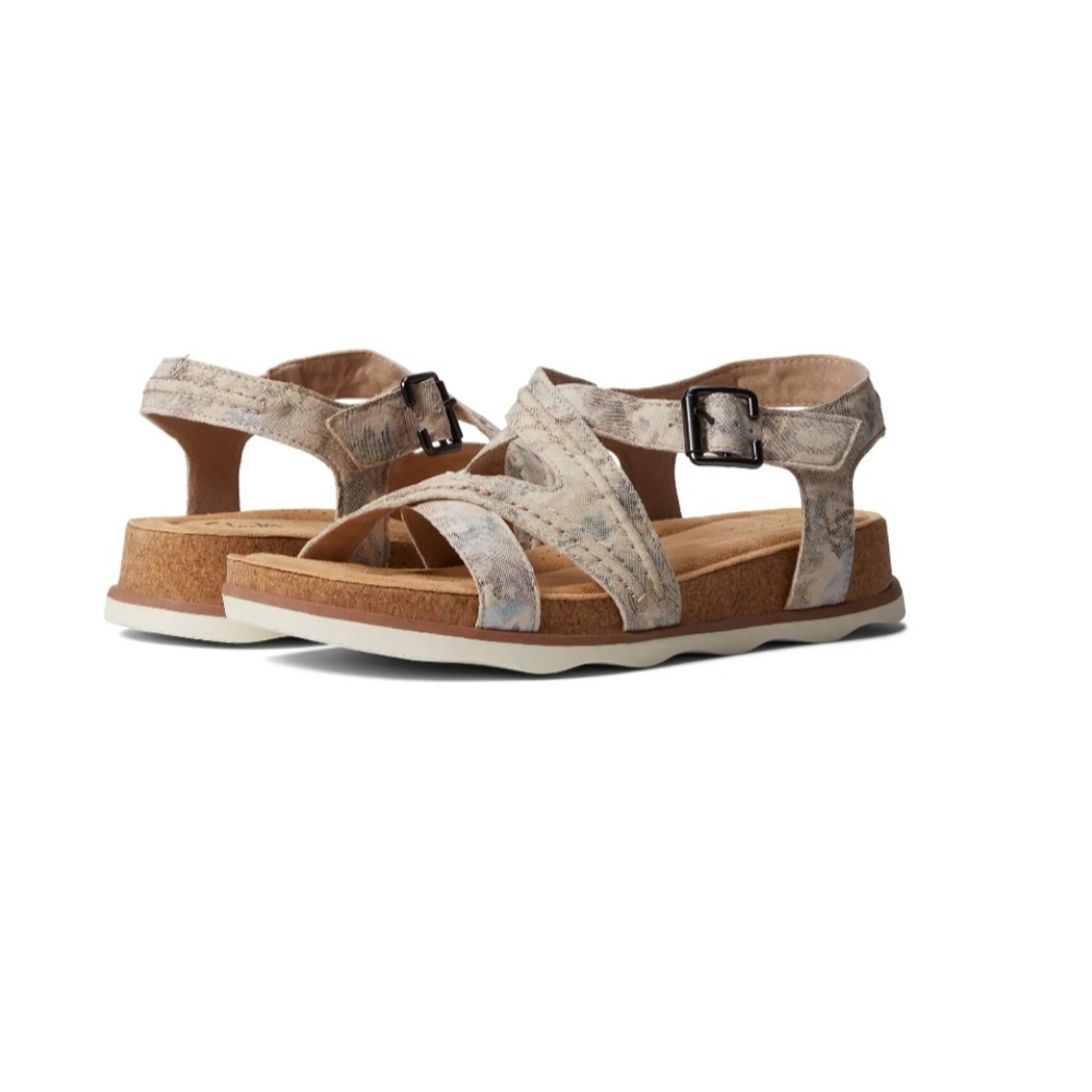 Clark's women new with box size 8.5
